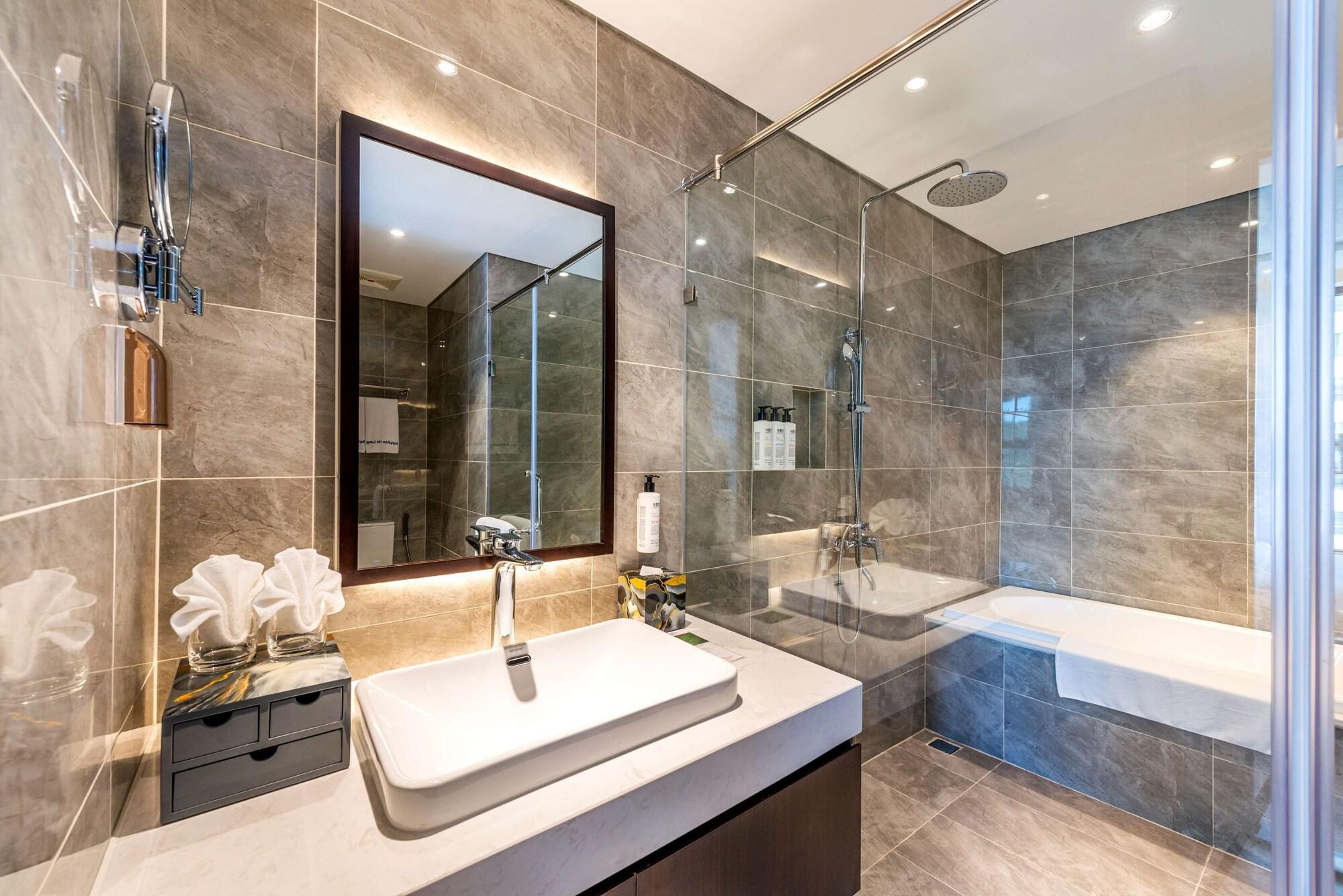 Western Premier Sapphire 5*