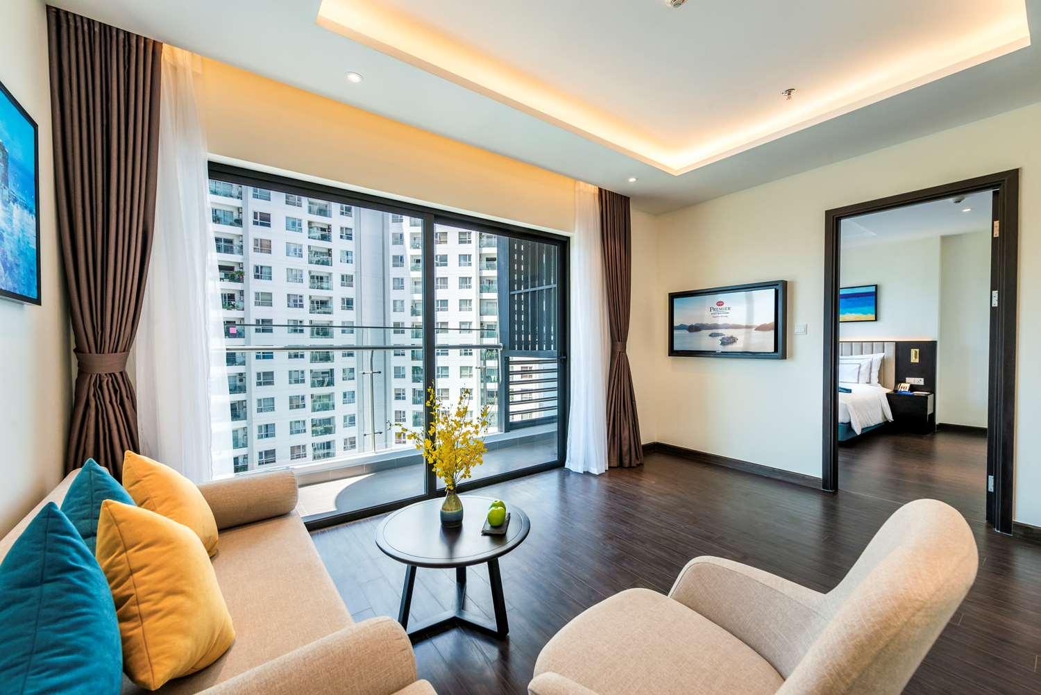 Western Premier Sapphire 5*